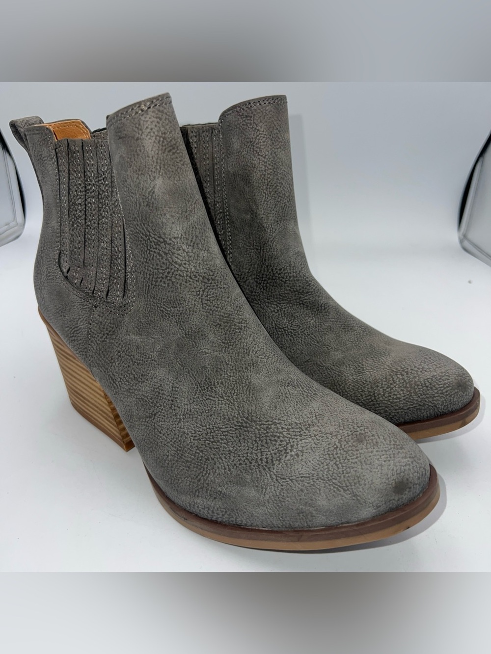 KORKS Hadley Chelsea Bootie Vegan Leather Light Grey Women’s Size 8.5 NEW
